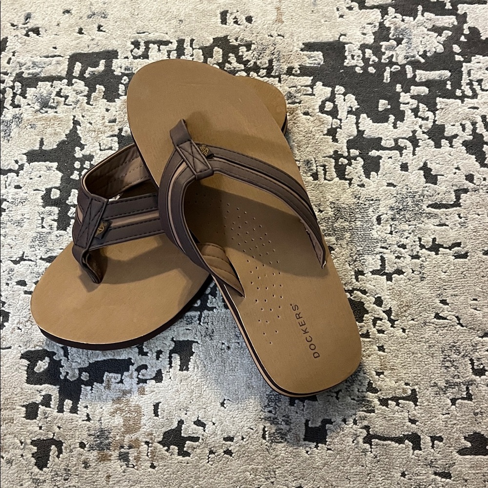 Dockers Brown Flip-Flops